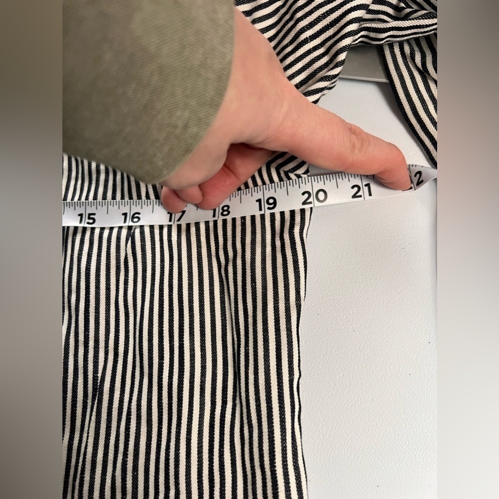 Cupcakes & Cashmere Medium women’s striped black white linen blend blazer - Picture 8 of 8